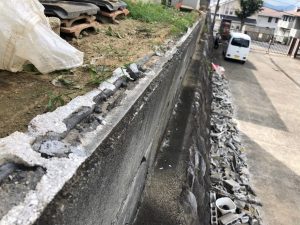台風によるブロック塀の破損