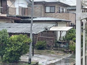 台風14号　被害　駐車場の飛来物破損